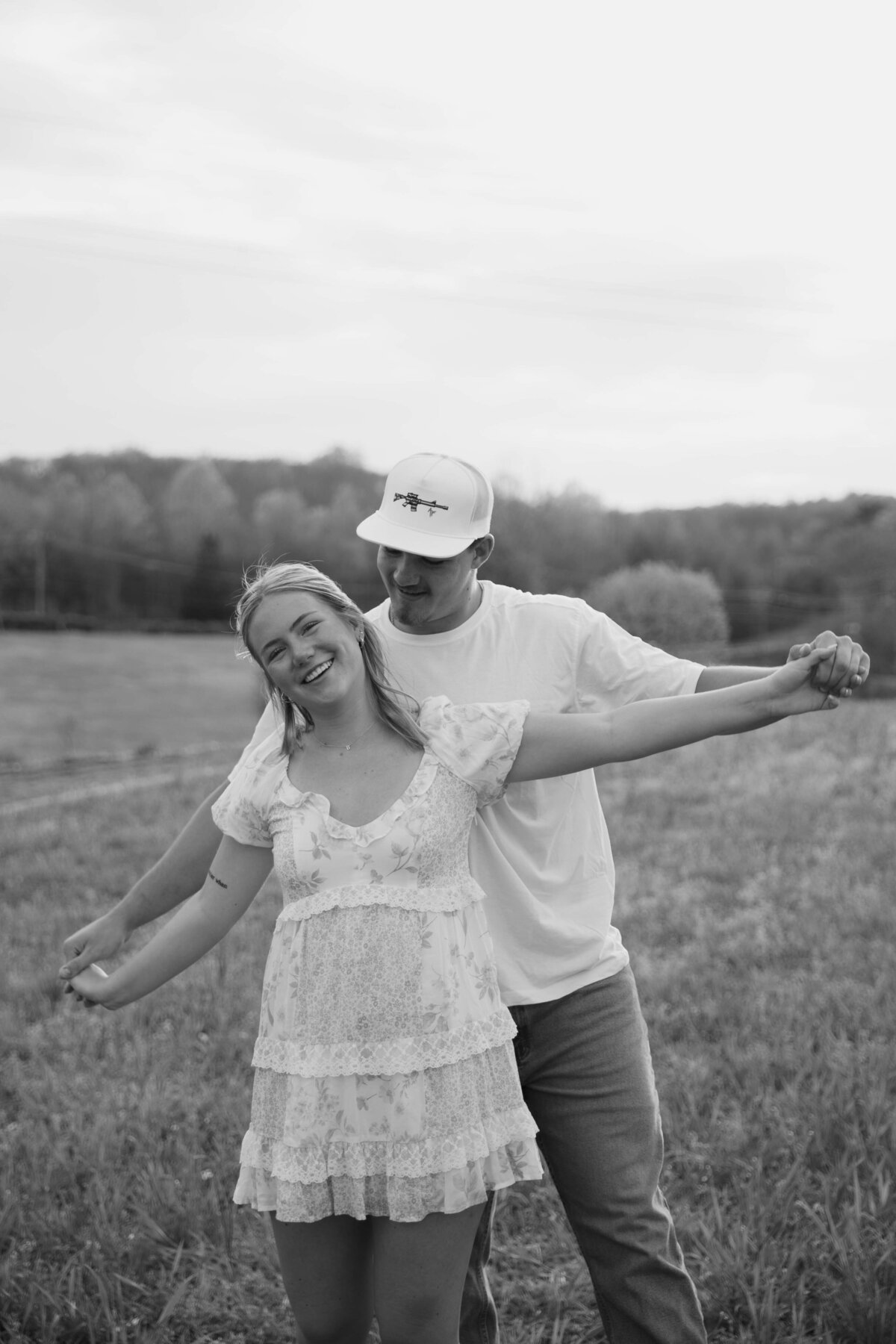 Chloe Parker Photography Heartfelt Wedding Photographer in Virginia — Couples Engagements Photos 11