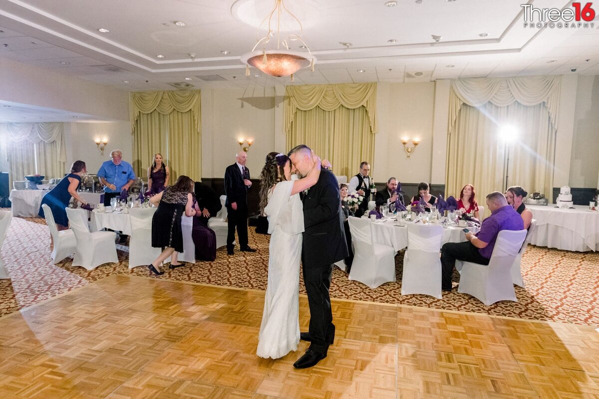 First Dance between Bride and Groom