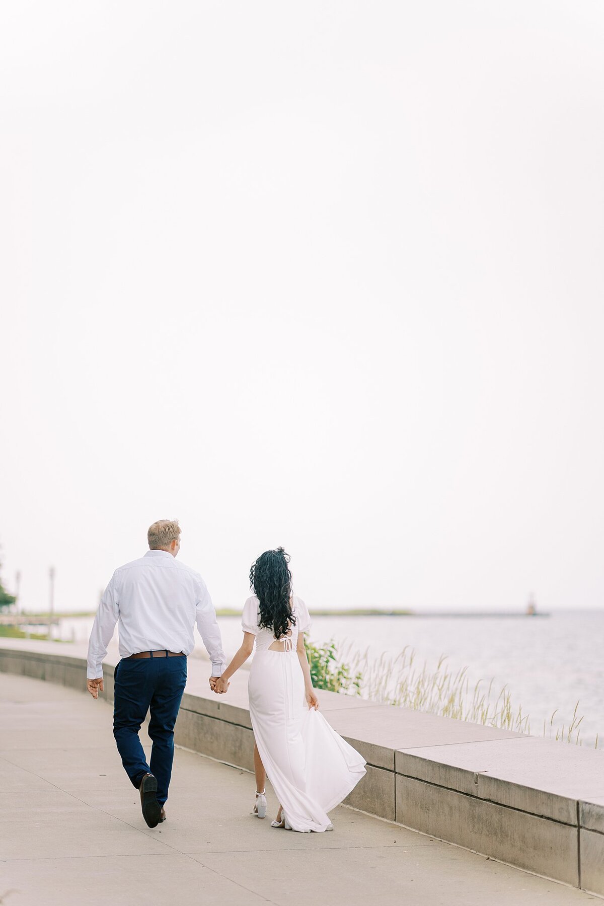 Chicago-Illinois-Catholic-Wedding-Photographer-North-Avenue-Beach-Engagement-Photos-_0008