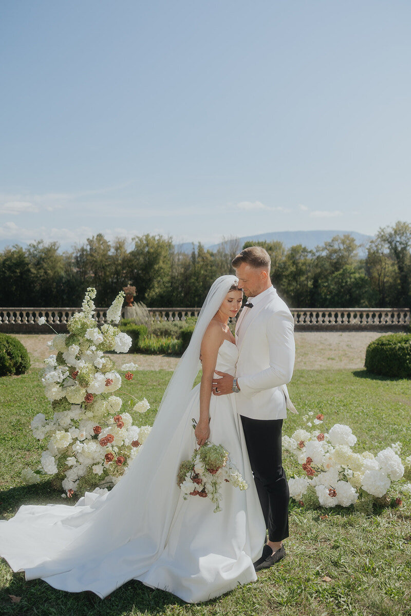 wedding-couple-portrait-france-chateau-flash-laurianevega