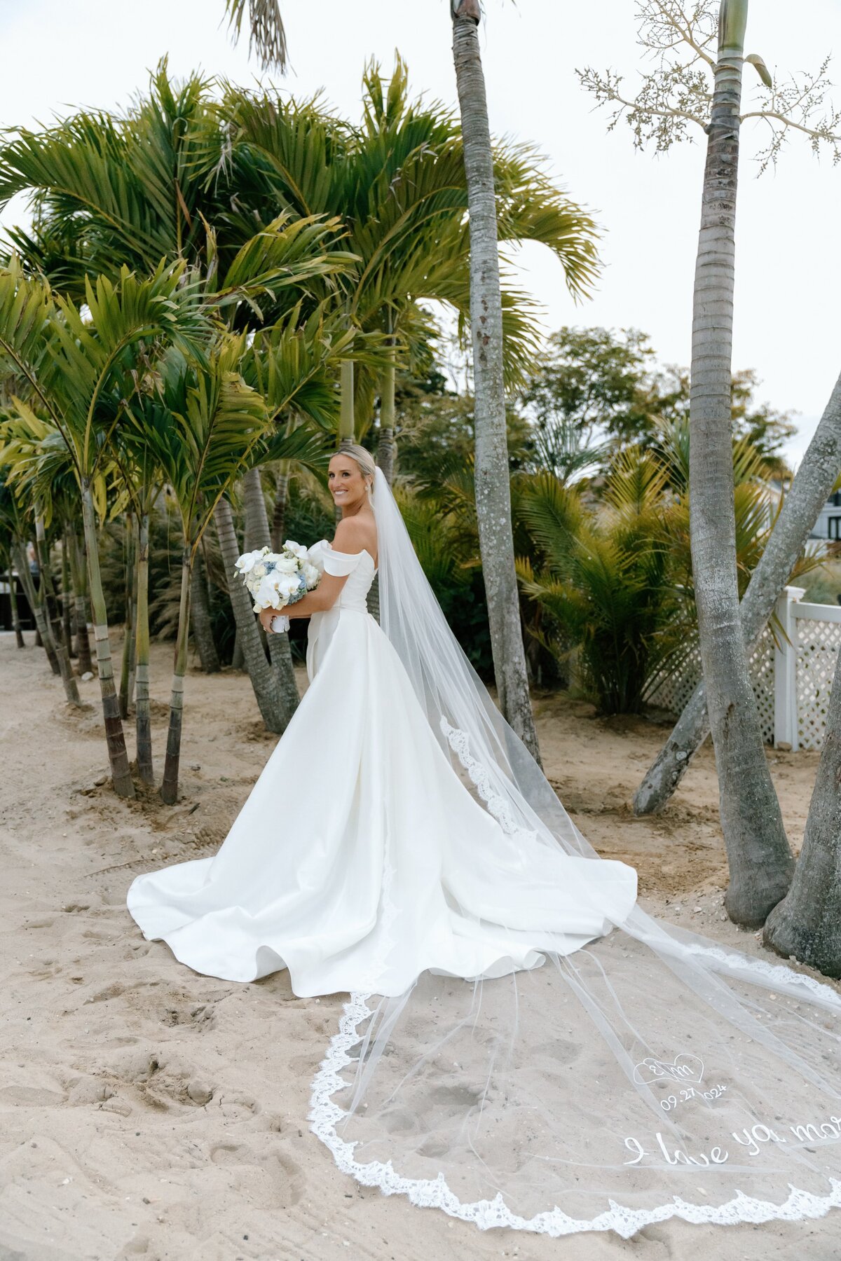 bridal-portraits-crescent-beach-club