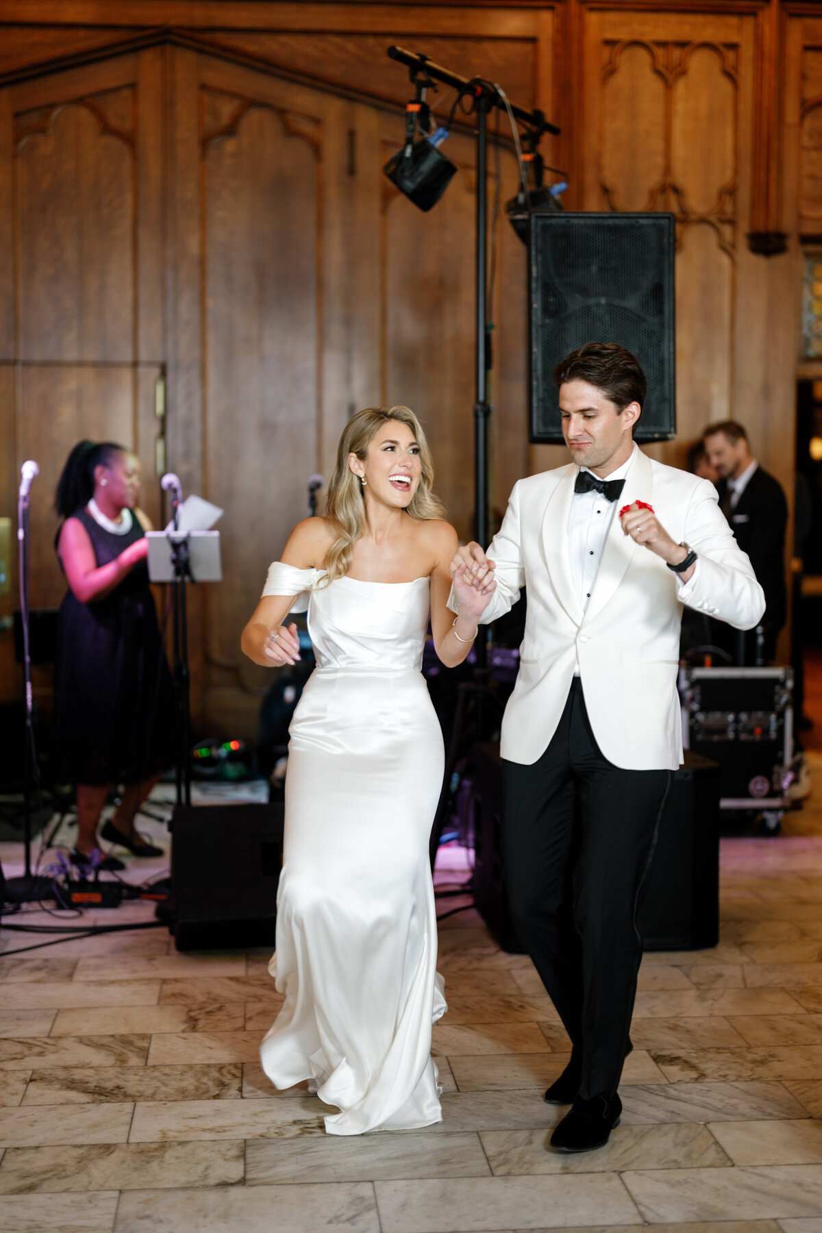 Aspen-Avenue-Chicago-Wedding-Photographer-Chicago-Athletic-Association-Simplicitee-XO-Design-Co-St-Mary-of-the-Angels-Church-Anomalie-Beauty-Timeless-Vogue-151