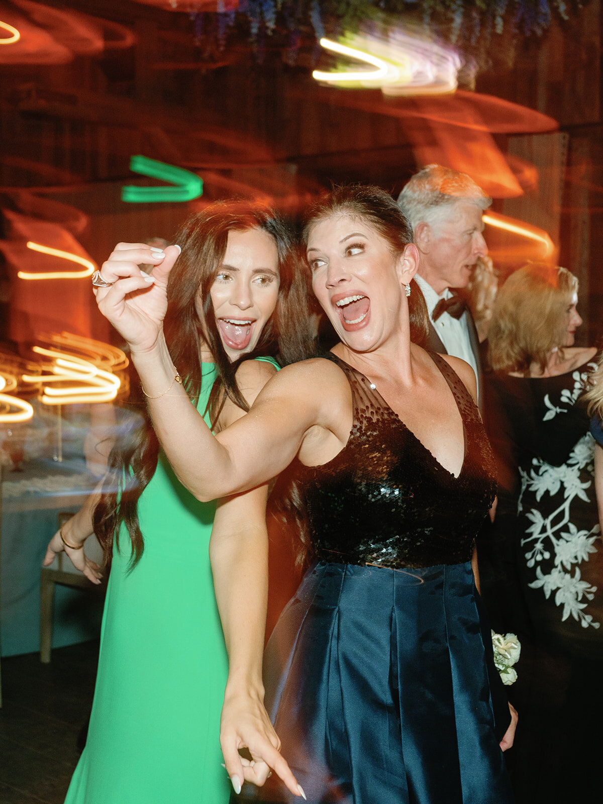 susan-dan-wedding-dancing-135_websize