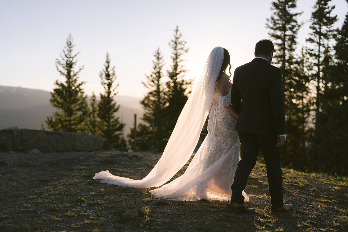 sharron-ian-aspen-mountain-club-wedding-golden-hour-4