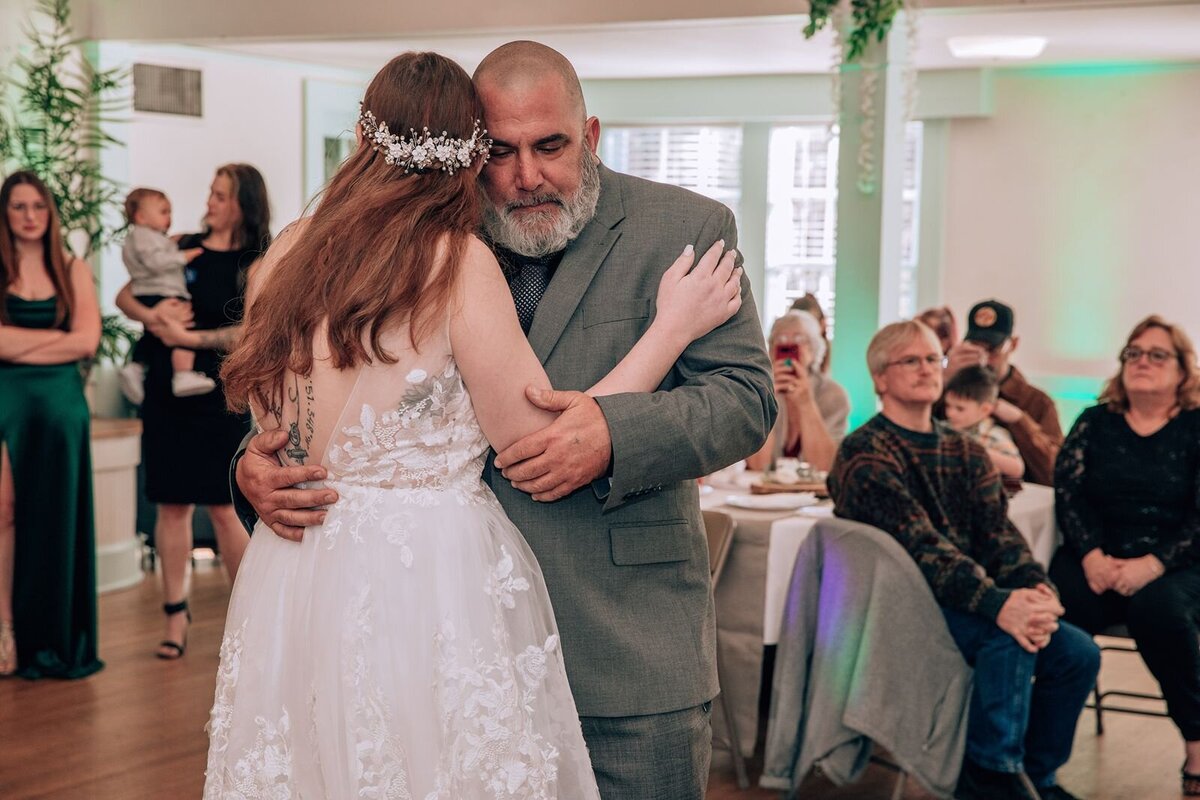 emotional father daughter dance at sanford florida wedding