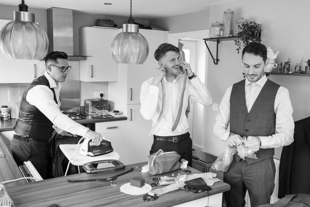 Two-wedding-photographer-team-1032