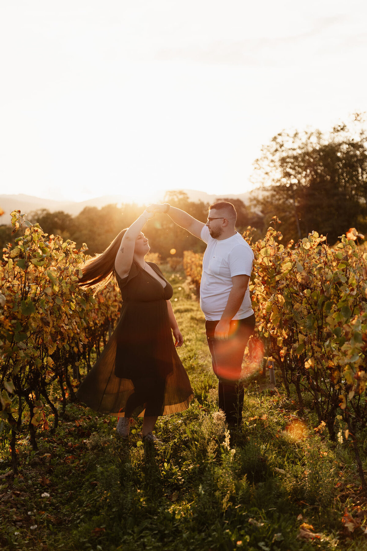 shooting-couple-vignes-beaujolais-golden-hour2