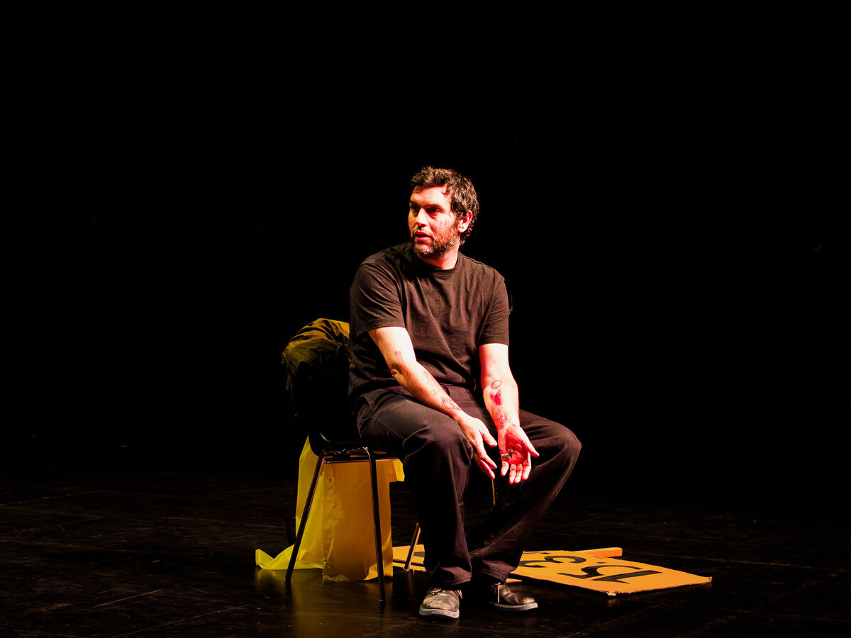 Mode d’emploi pour metteur en scène israélien en Europe texte, mise en scène, jeu Hannan Ishay, Ido Shaked  TPV_3190149-2-Enhanced-NR