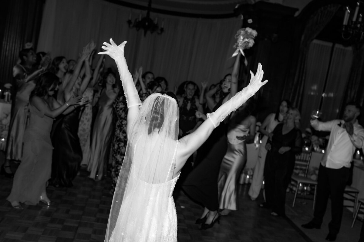 MeghanHemstra-Candle-Lit-Vancouver-Club-Wedding-132