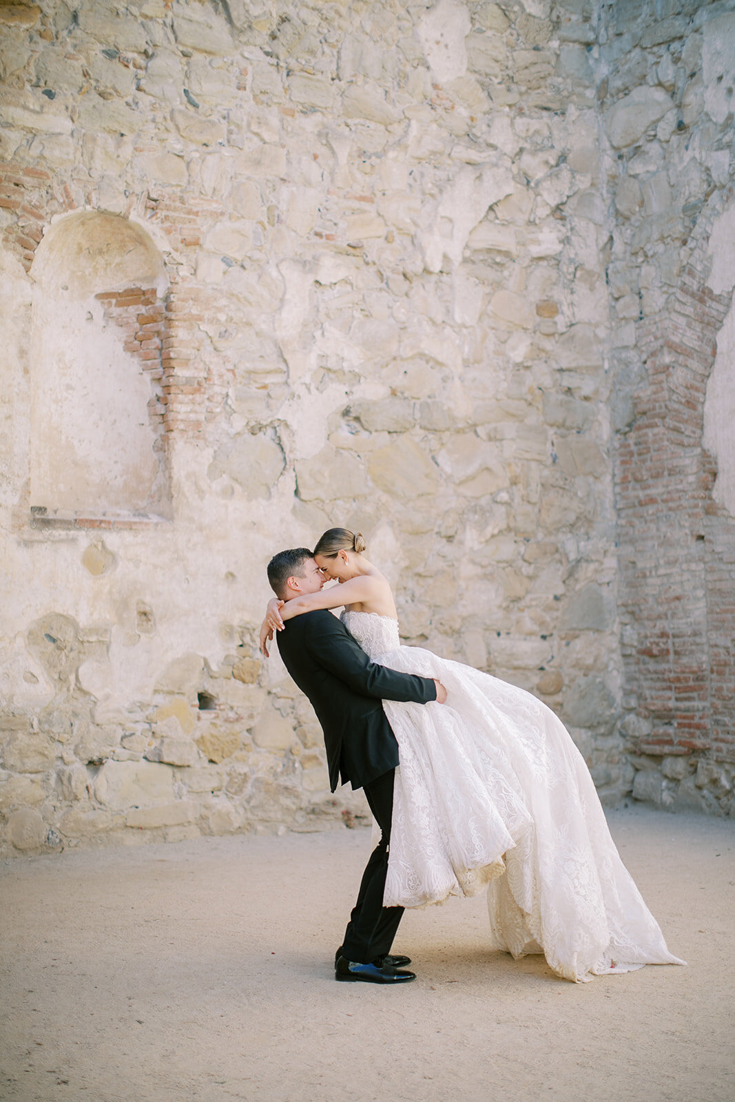 Elaine-Chang-Photography-Kyle-and-Emma-Inn-Mission-San-Juan-Capistrano-Wedding-75_websize