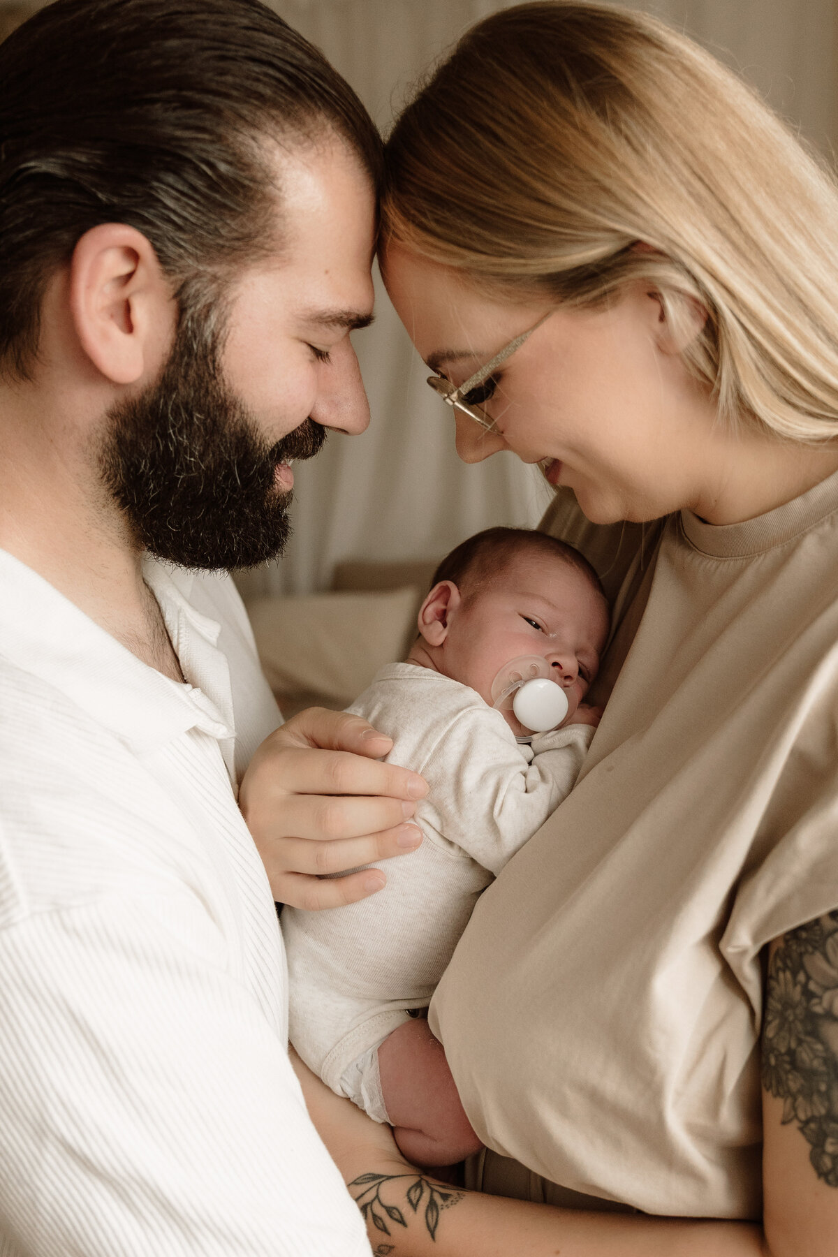 newborn fotograaf - zwangerschapsfotografie - videograaf - Sint-Niklaas - Pictures by Jess - mama en baby shoot - videograaf-