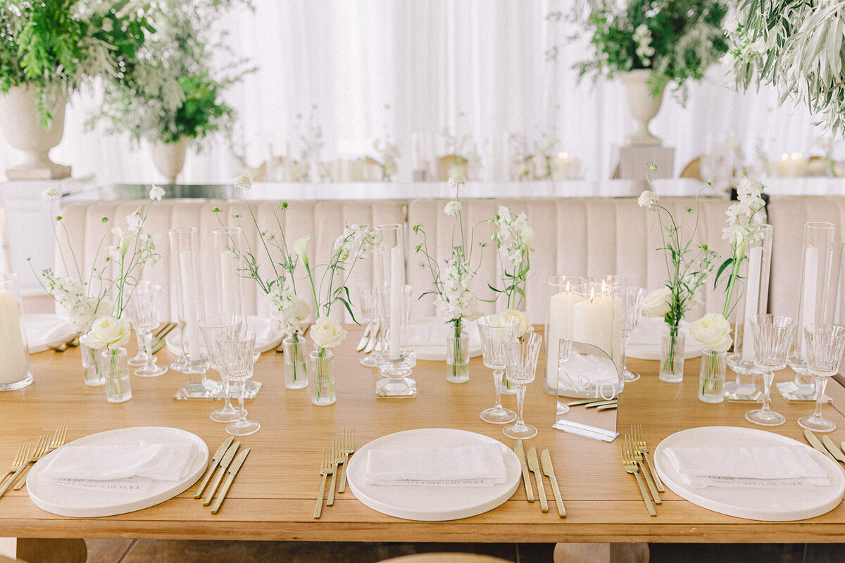 Beautiful, elegant centrepieces of white flowers in bud vases at the Willow Inn.