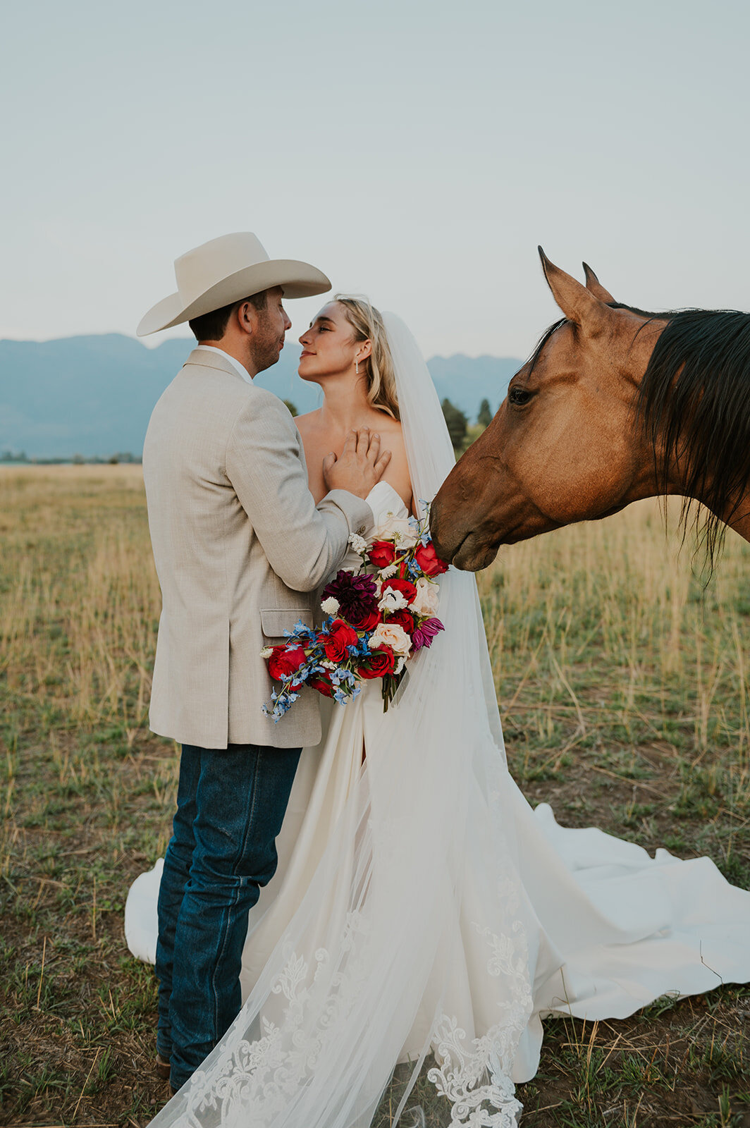 presley-gray-luxury-western-montana-wedding-8563