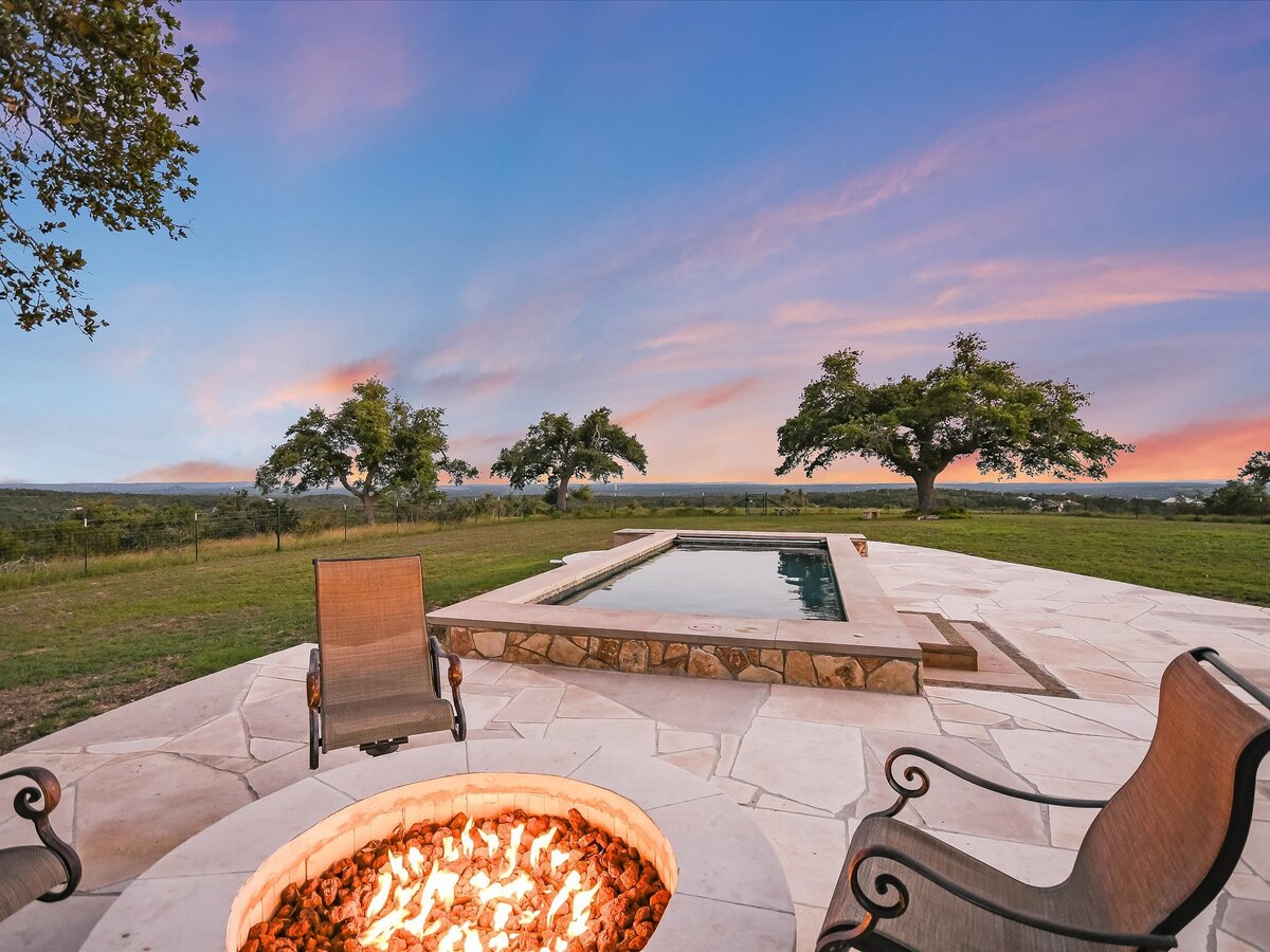 33-Firepit and Pool