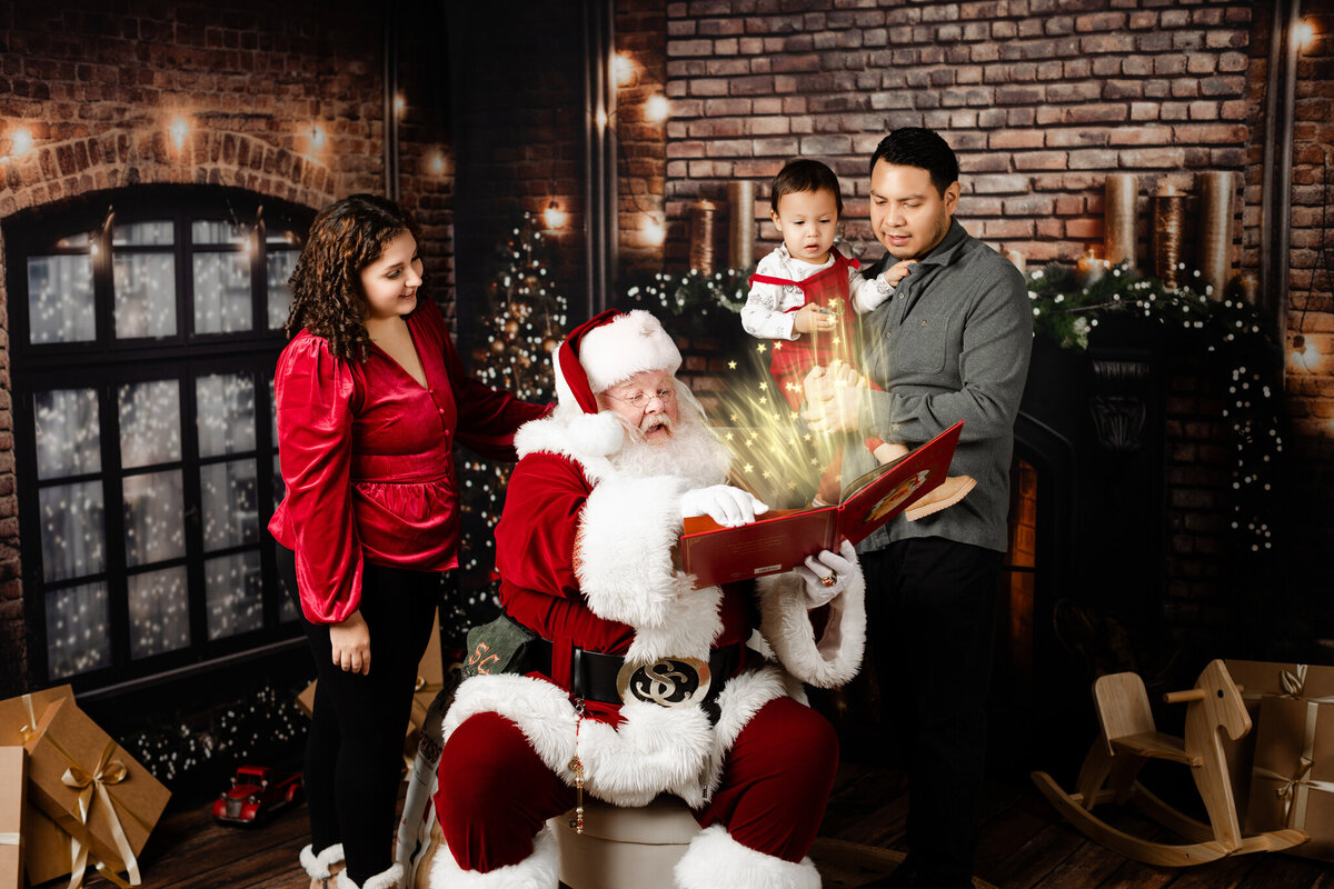 Best NWA holiday photographer, holiday portraits near me, Northwest Arkansas holiday photography, NW Arkansas holiday photos, NWA santa photos
