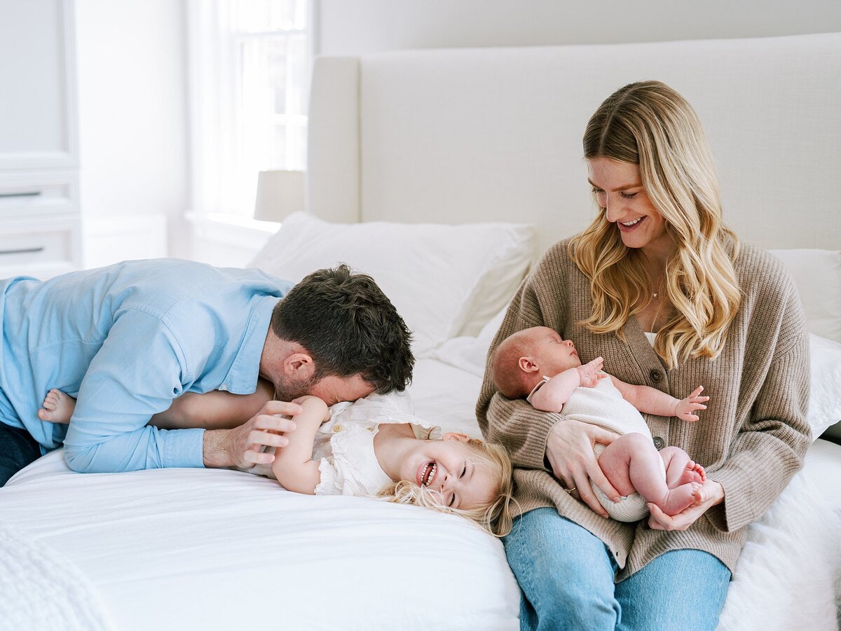 modern-indoor-newborn-richmond-va-photos-amy-nicole-photography-0041