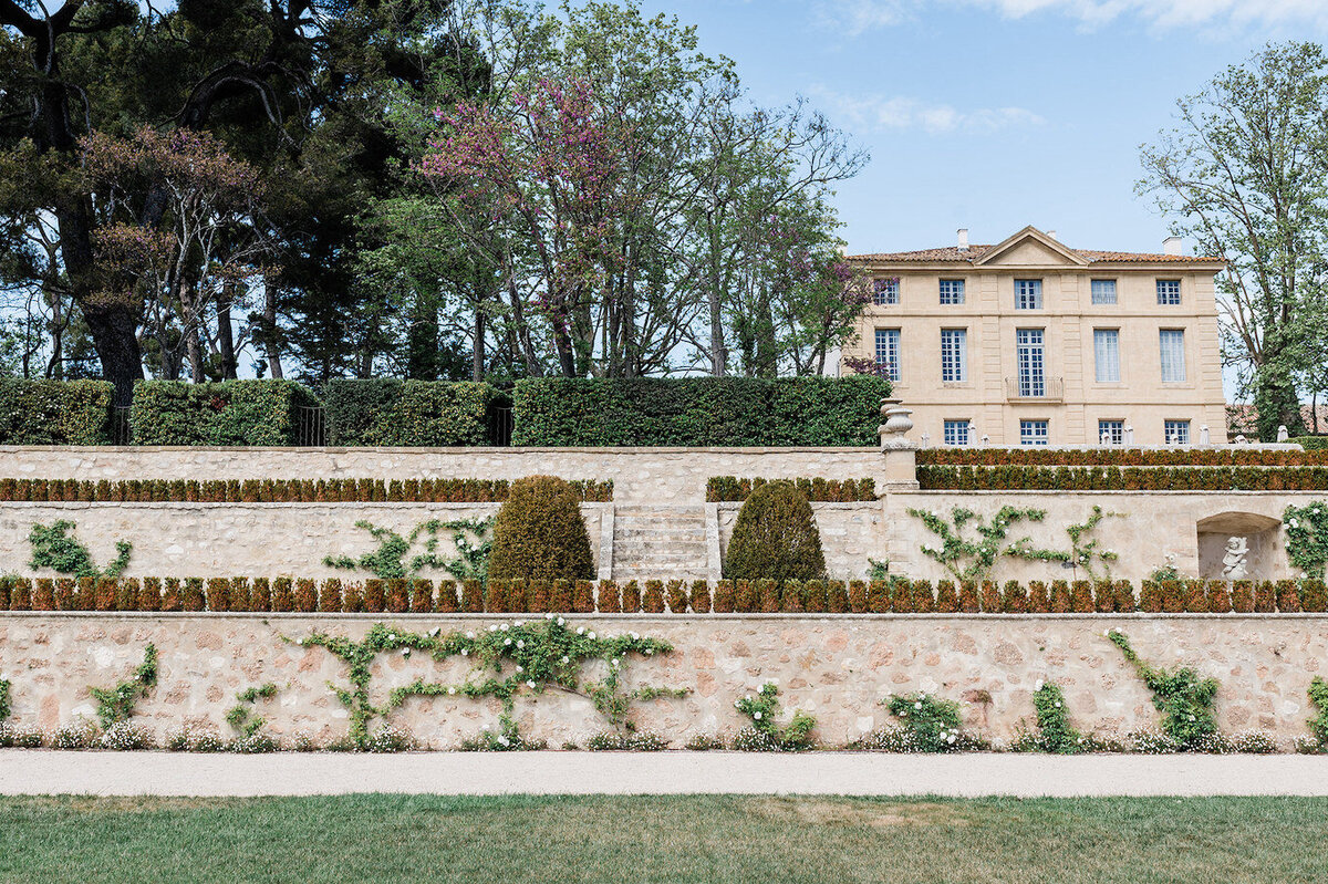 Crafting moments that read like a visual novel, our luxury weddings and elopements in France blend romance and artistry. Experience your special day through a fine art lens.