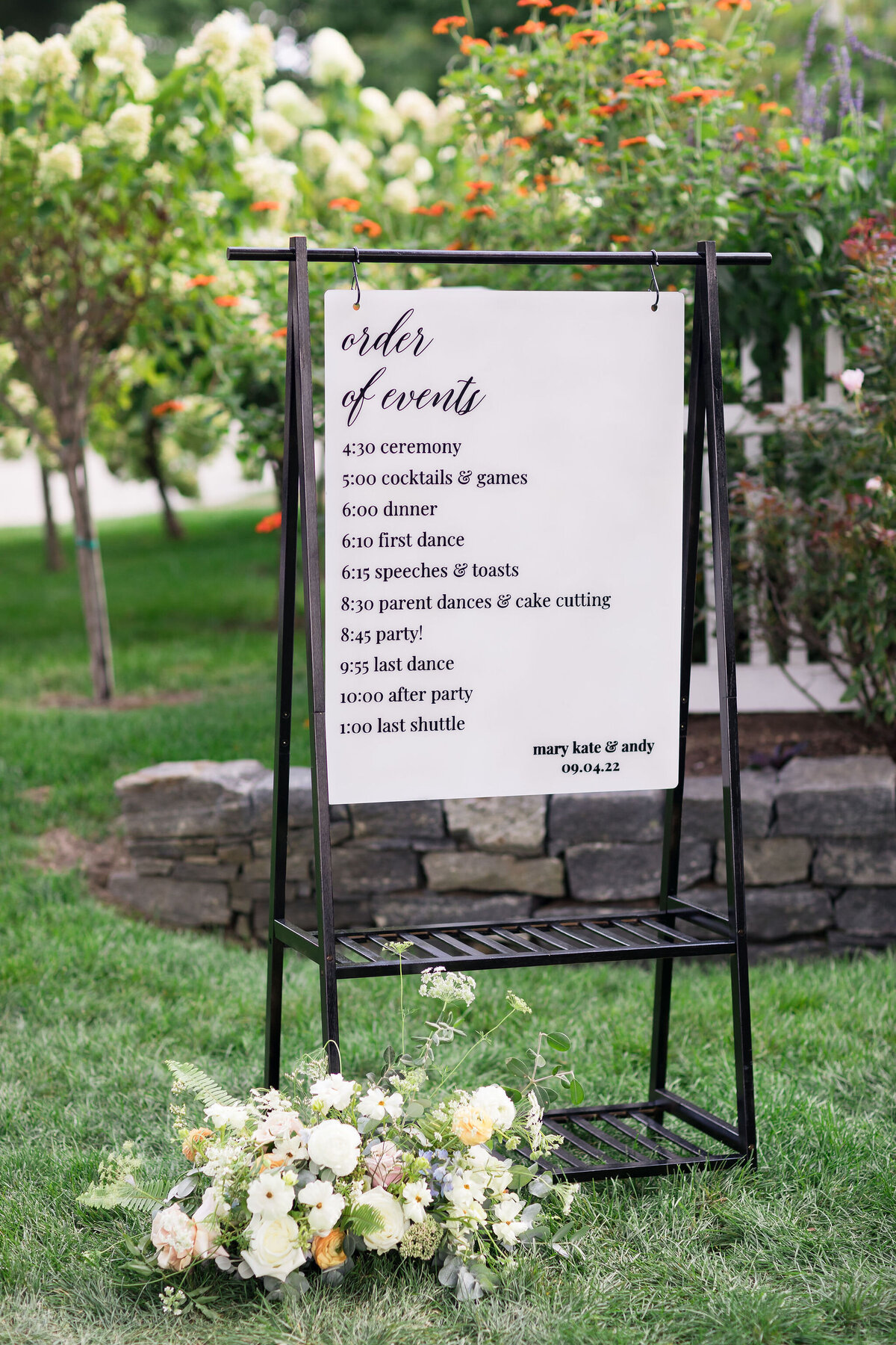 modern-black-and-white-wedding-signs-sarah-brehant-events