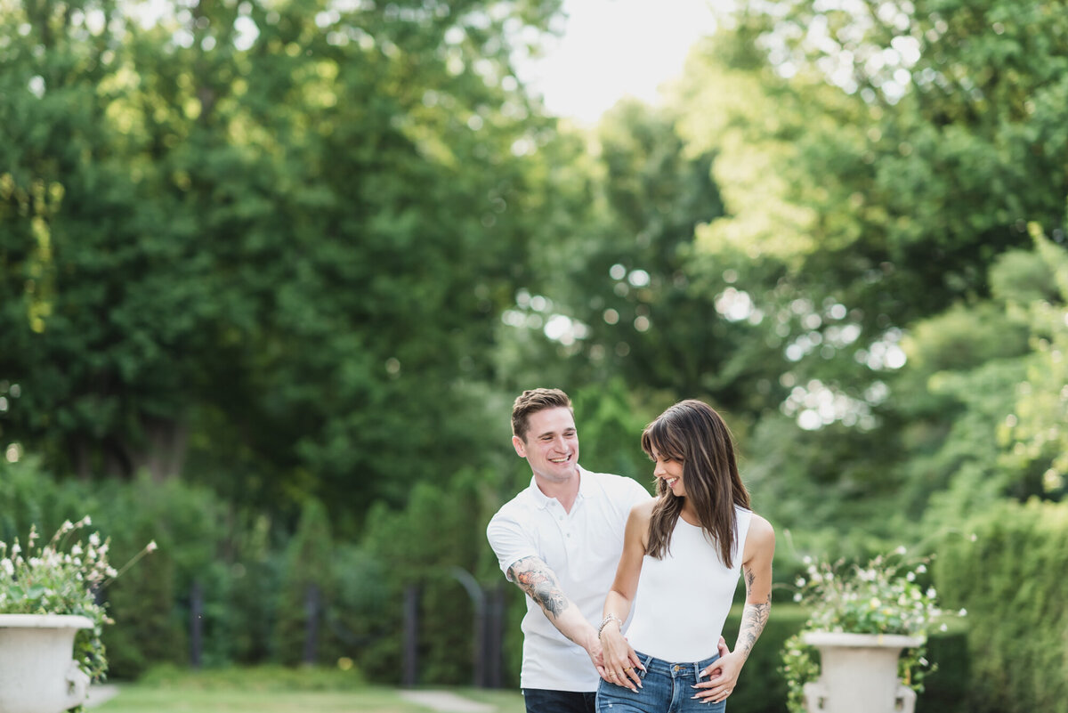 SUMMER FORD HOUSE ENGAGEMENT PHOTOS IN GROSSE POINTE, MICHIGAN PROVIDED BY KARI DAWSON19