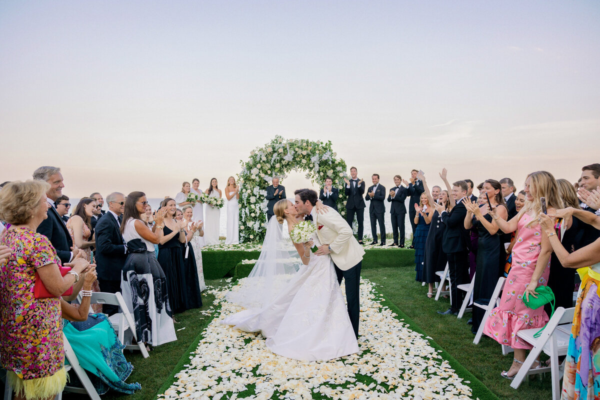 shoreacres-lake-bluff-tent-wedding-by-olivialeigh-75
