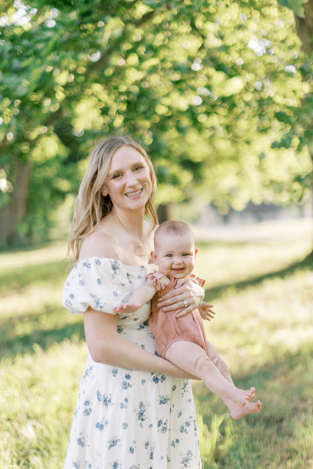 Family portrait session in a Philadelphia park - 2