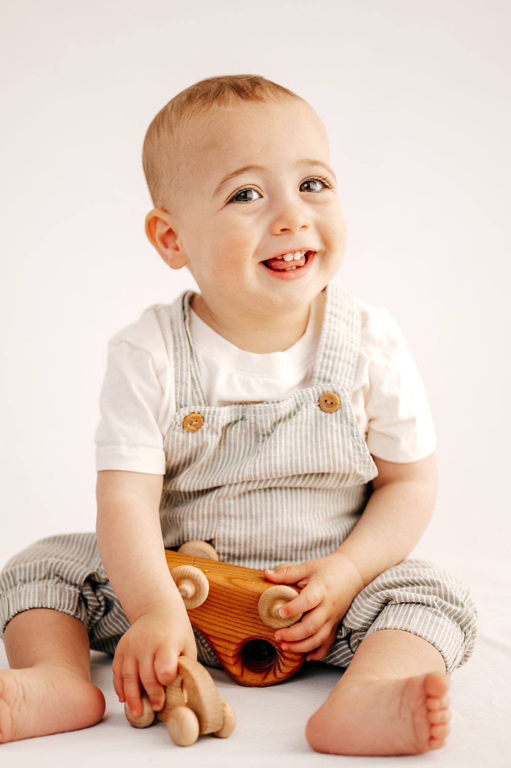 toddler-smiling-studio