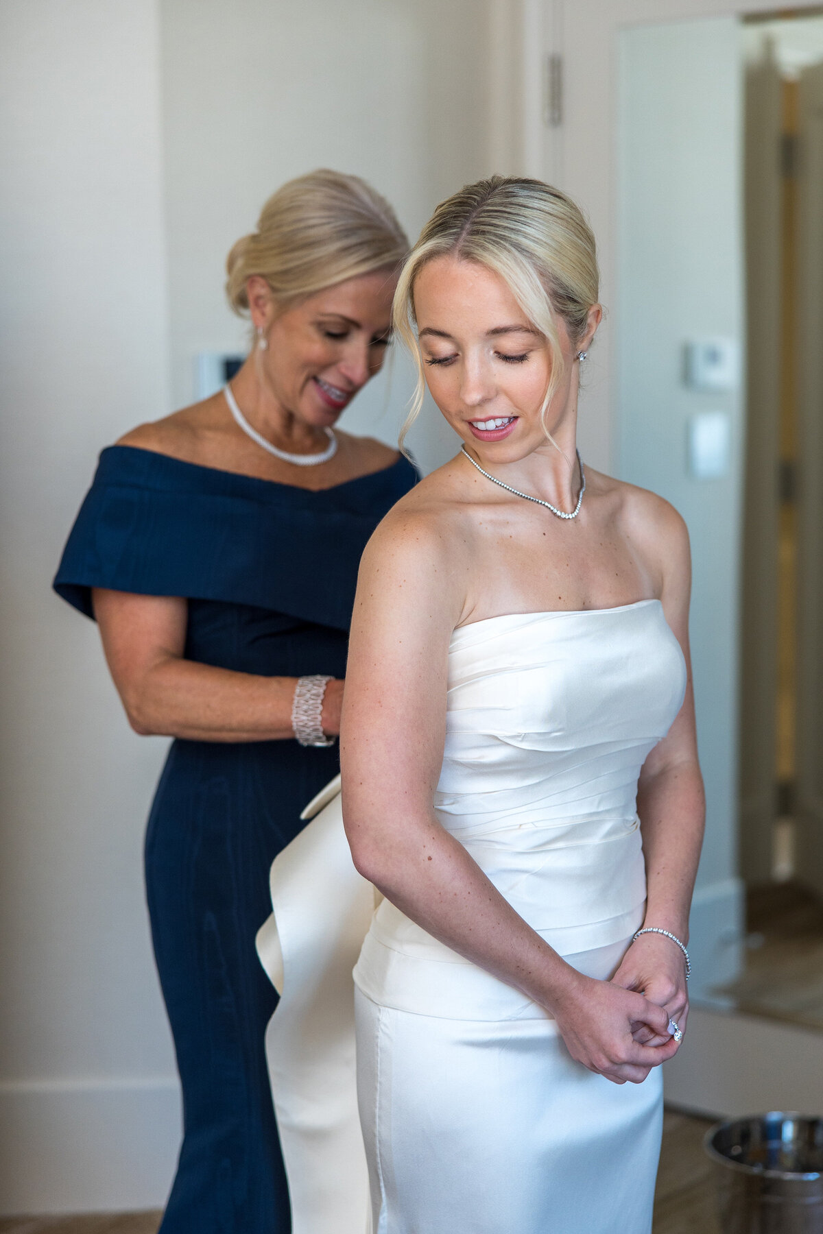 Bride gets dressed at St Regis Atlanta