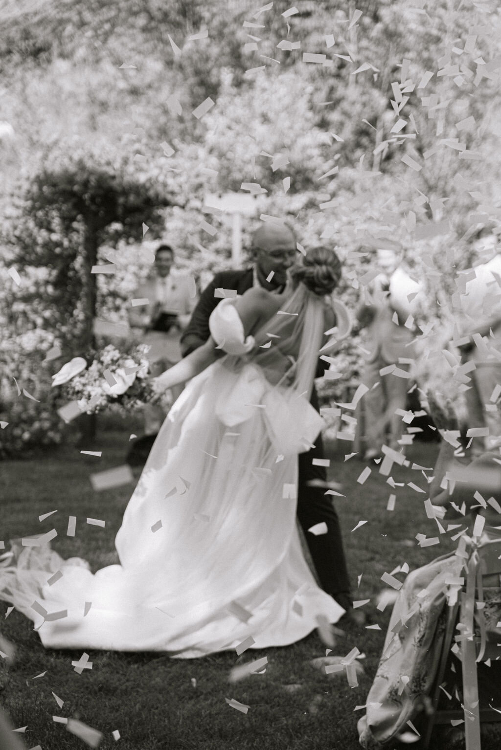 denver-garden-wedding-confetti-celebration