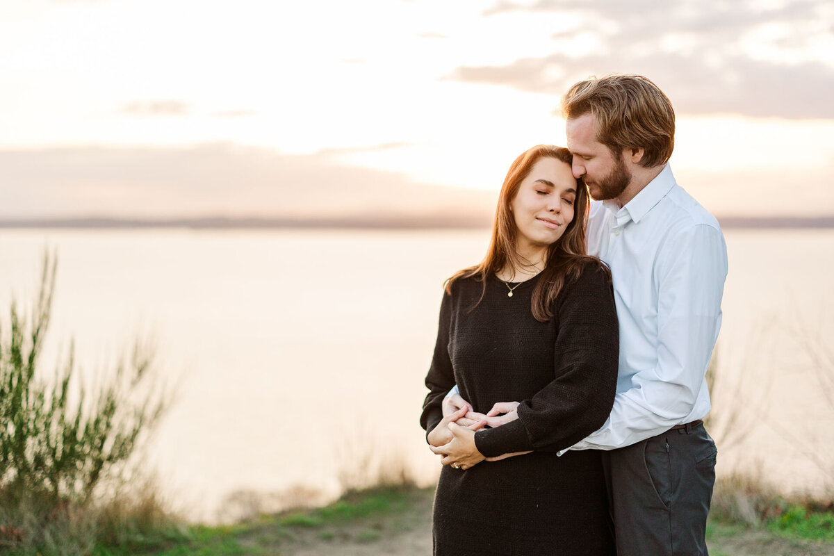 Discovery-Park-Engagement-Photos-38