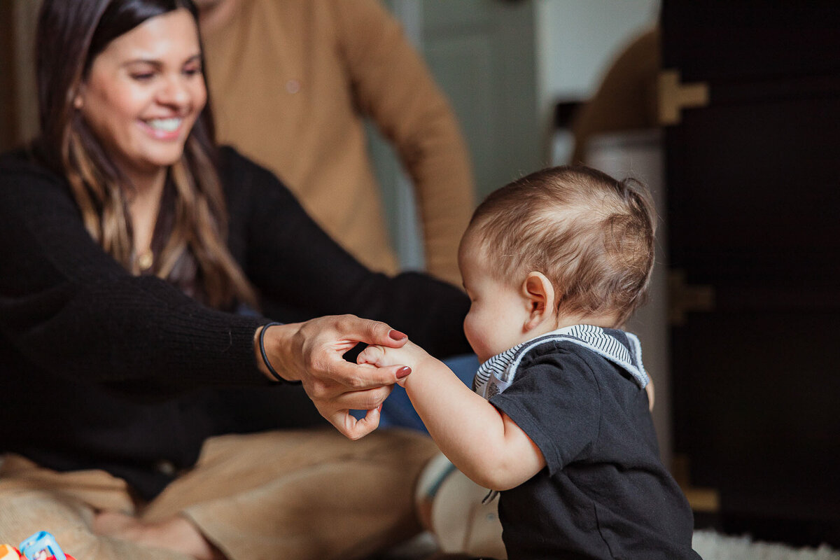 Kansas City Lifestyle newborn photography, lifestyle newborn photographer near me, newborn portraits Kansas City KS