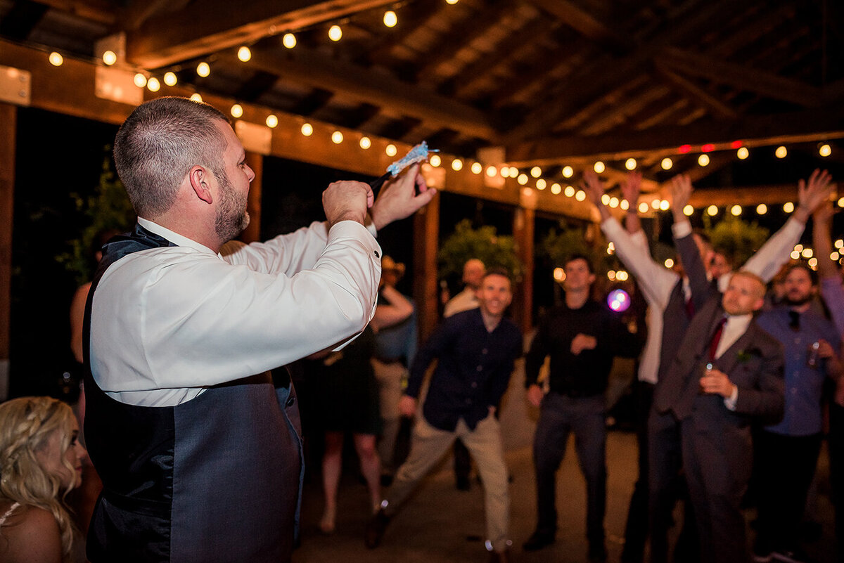 groom tossing garter