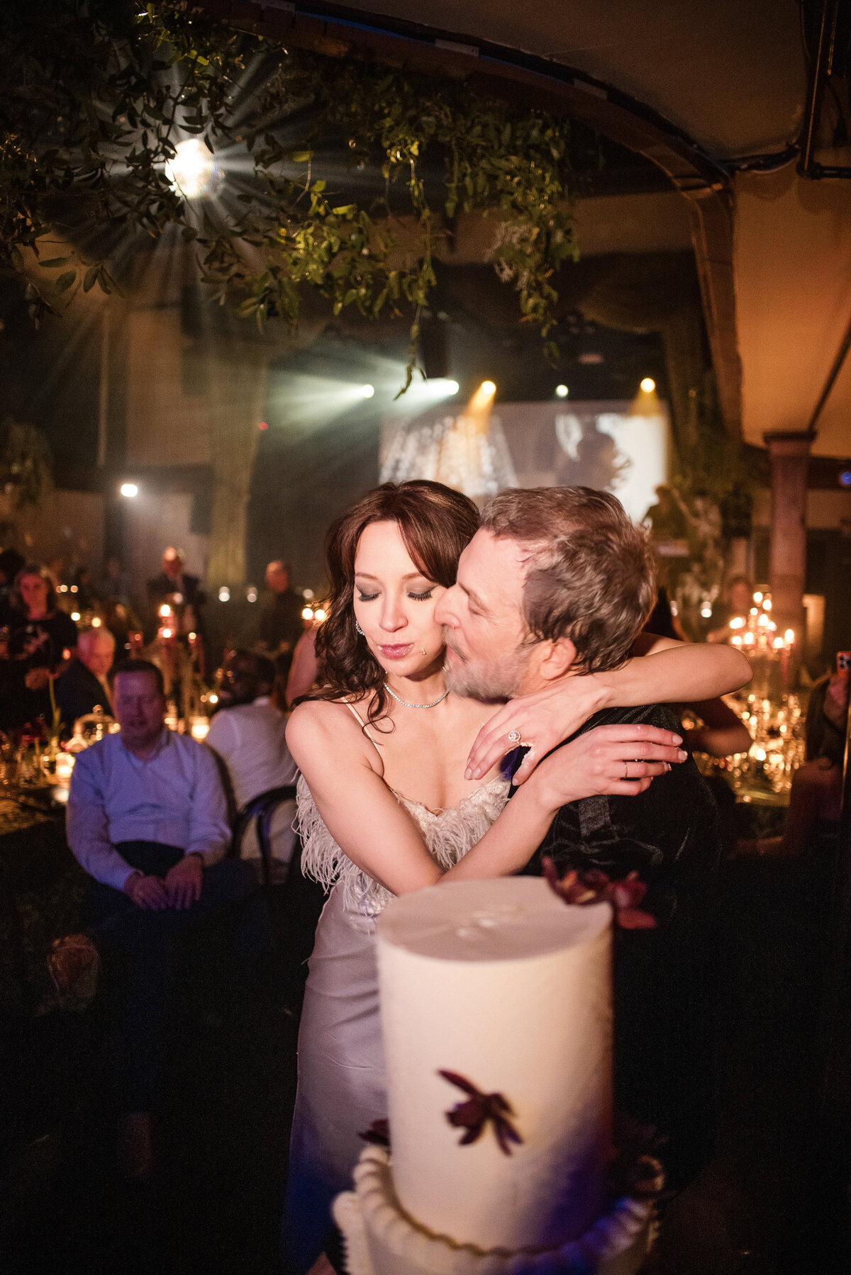 A bride and groom cut their cake at their Villa Balbiano wedding