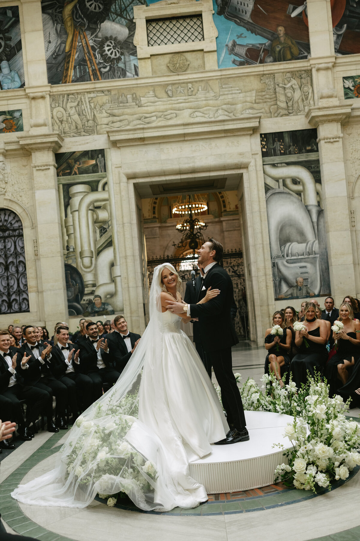 AveryPhillipsPhoto-Morgan+Dominic-DetroitInstituteofArtsWedding-229