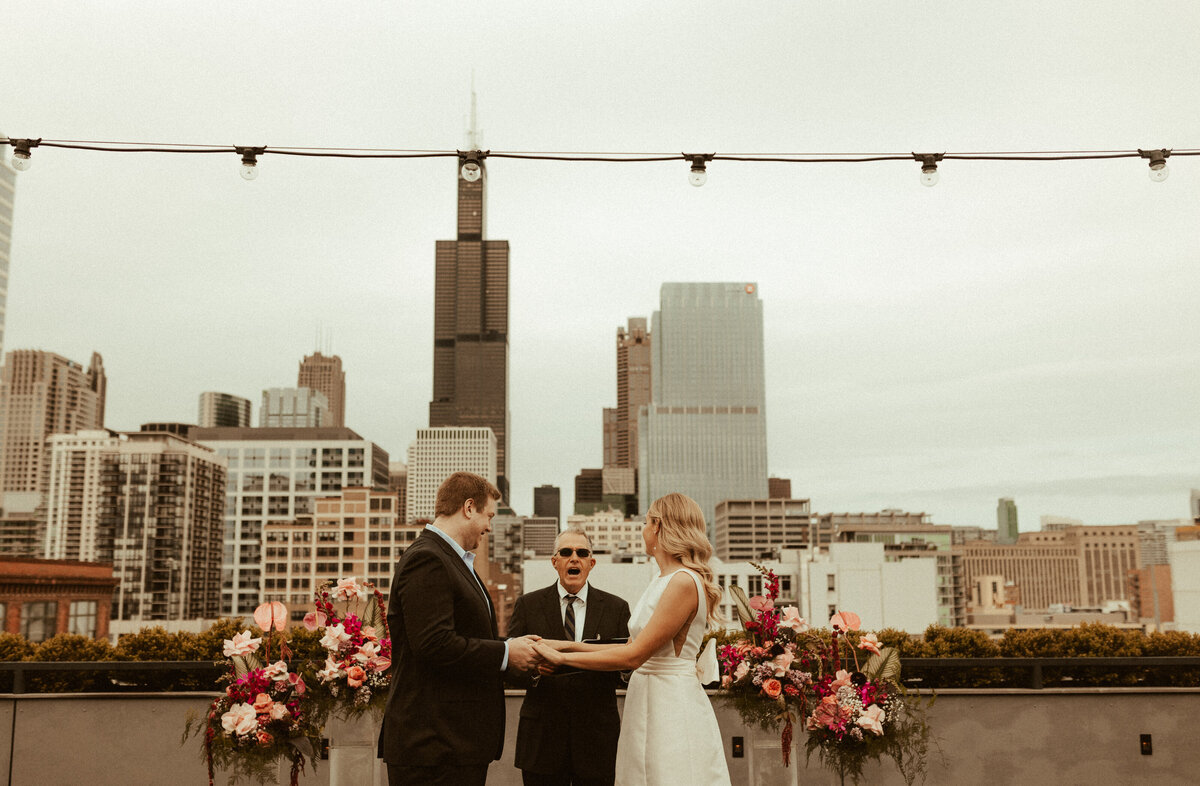 chicago-penthouse-rooftop-elopement-ceremony