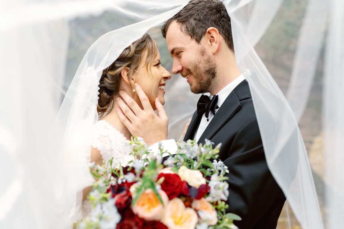2022.11.04Emily&Will_ViciPhotography-32