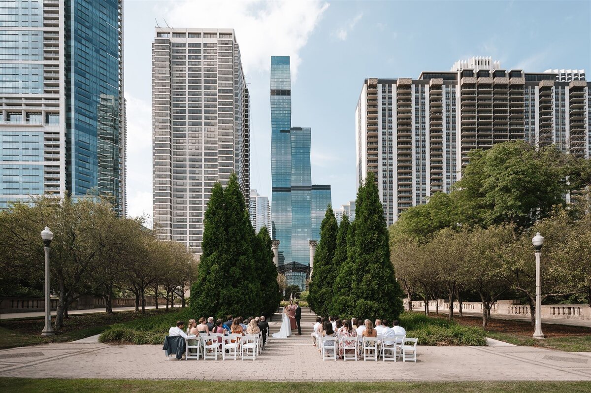 maggie-daley-park-downtown-cancer-survivors-garden-wedding-photos01001