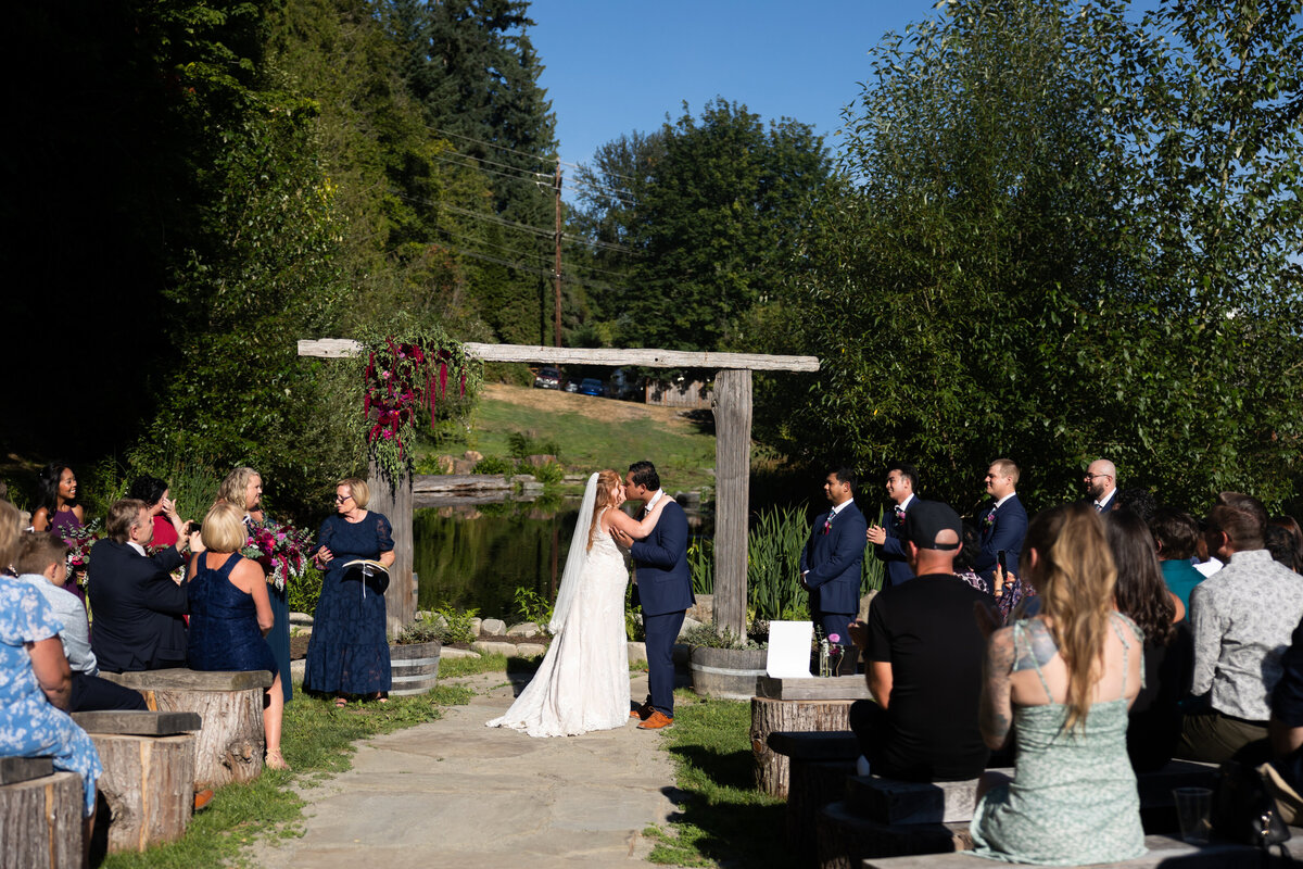 the-red-barn-farm-wedding-issaquah-photographer-022
