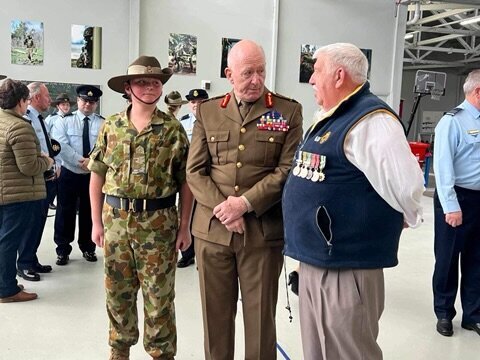 Sir Peter Cosgrove meets with local Vietnam Veterans and navy cadets