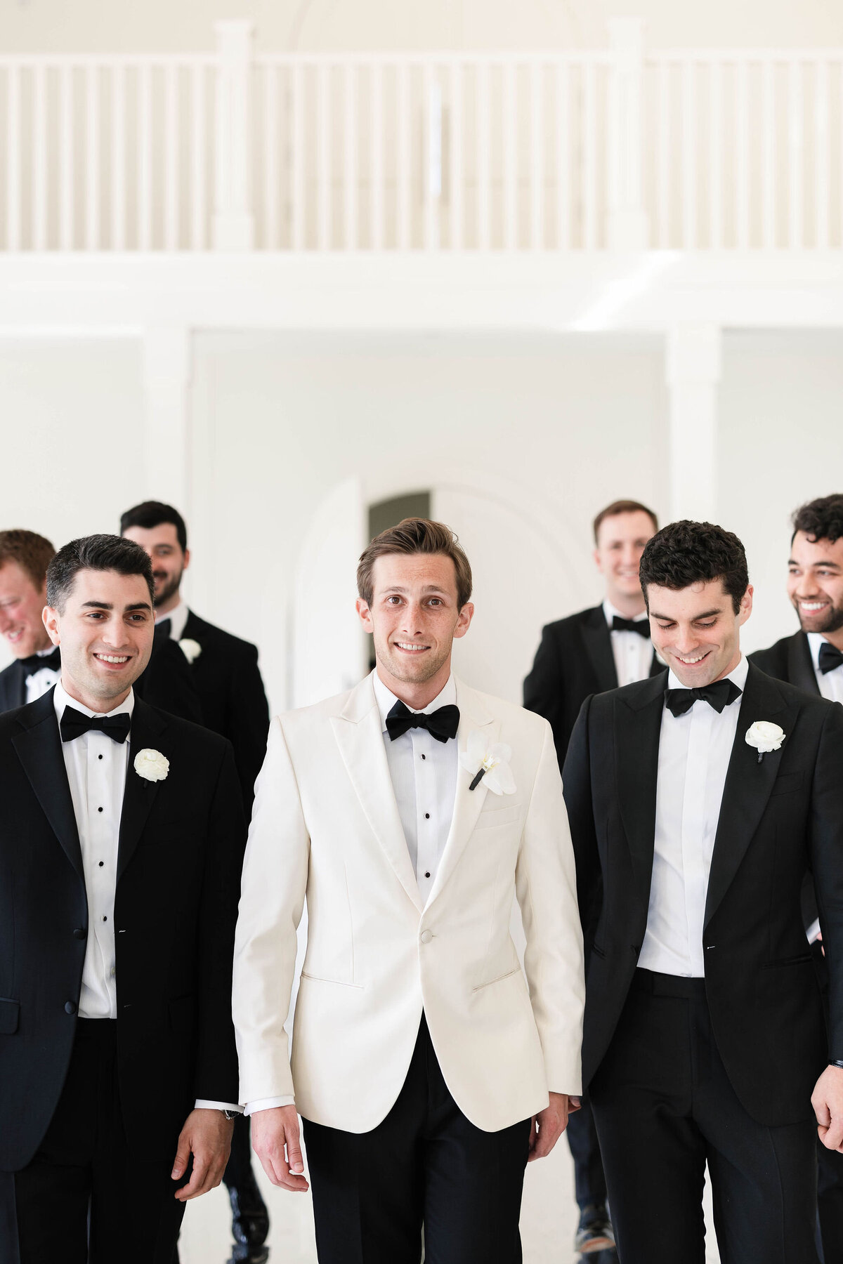61_groom-groomsmen