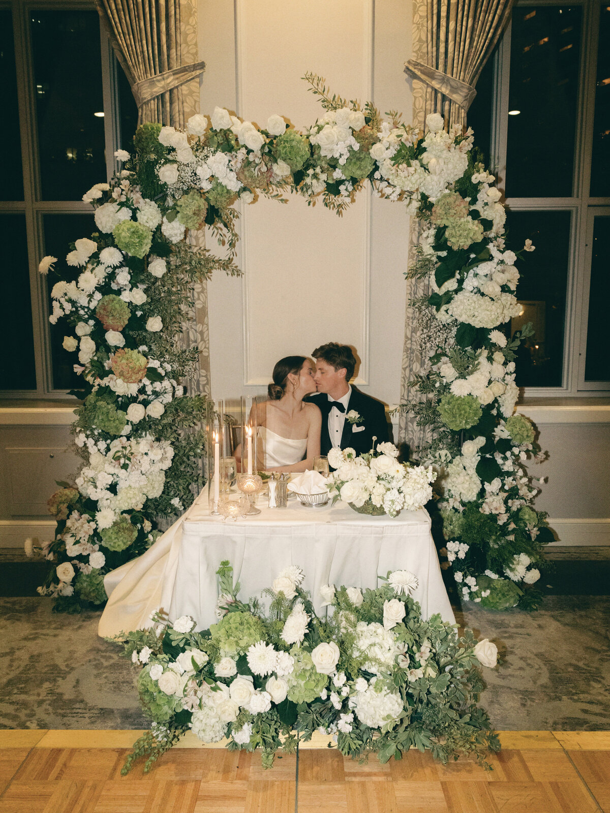 best-seattle-wedding-photographers-the-tenneys-at-washington-athletic-club-54