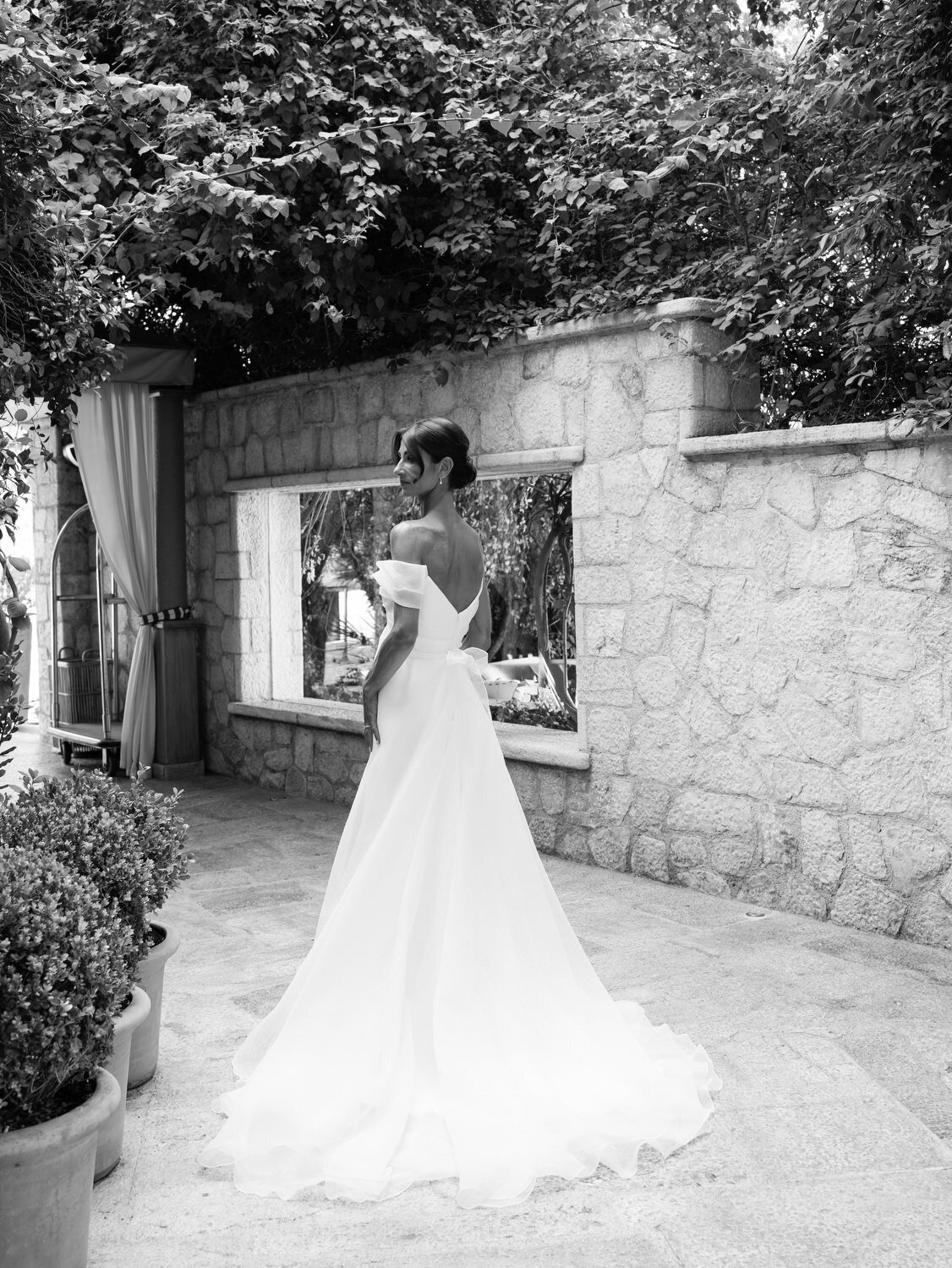 Black-Tie-Wedding-at-Four-Seasons-and-Vouliagmeni-Lake-003
