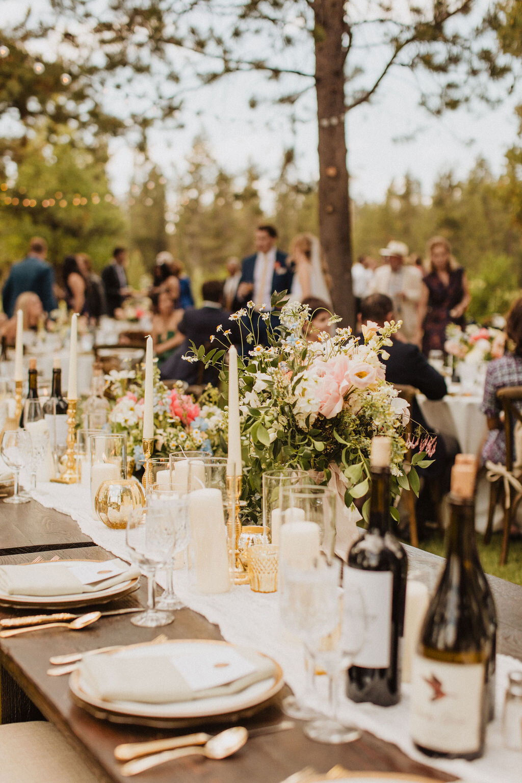 Head table with flowers, candles and wine bottles in Sunriver Oregon