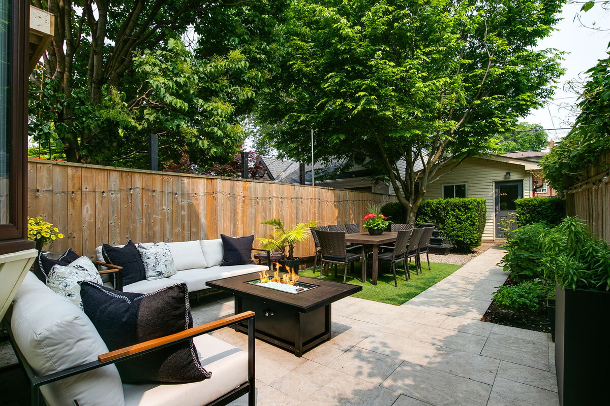 58-web-or-mls-74_001_Backyard
