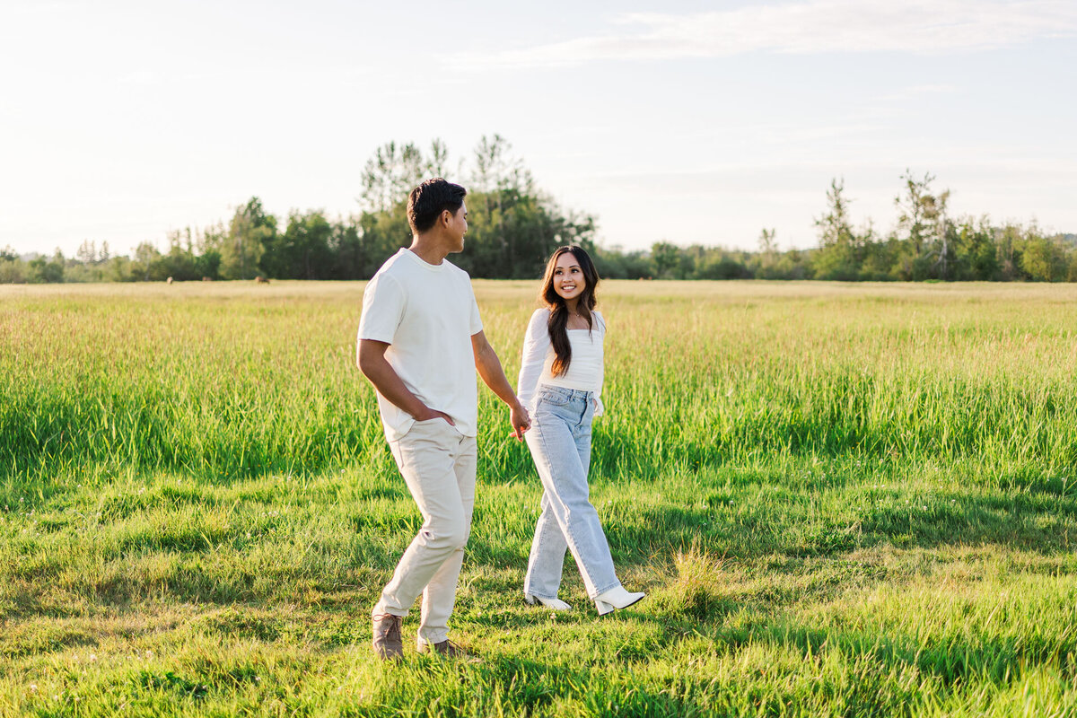 Elk-Fields-Northbend-WA-Engagement-Photo-22