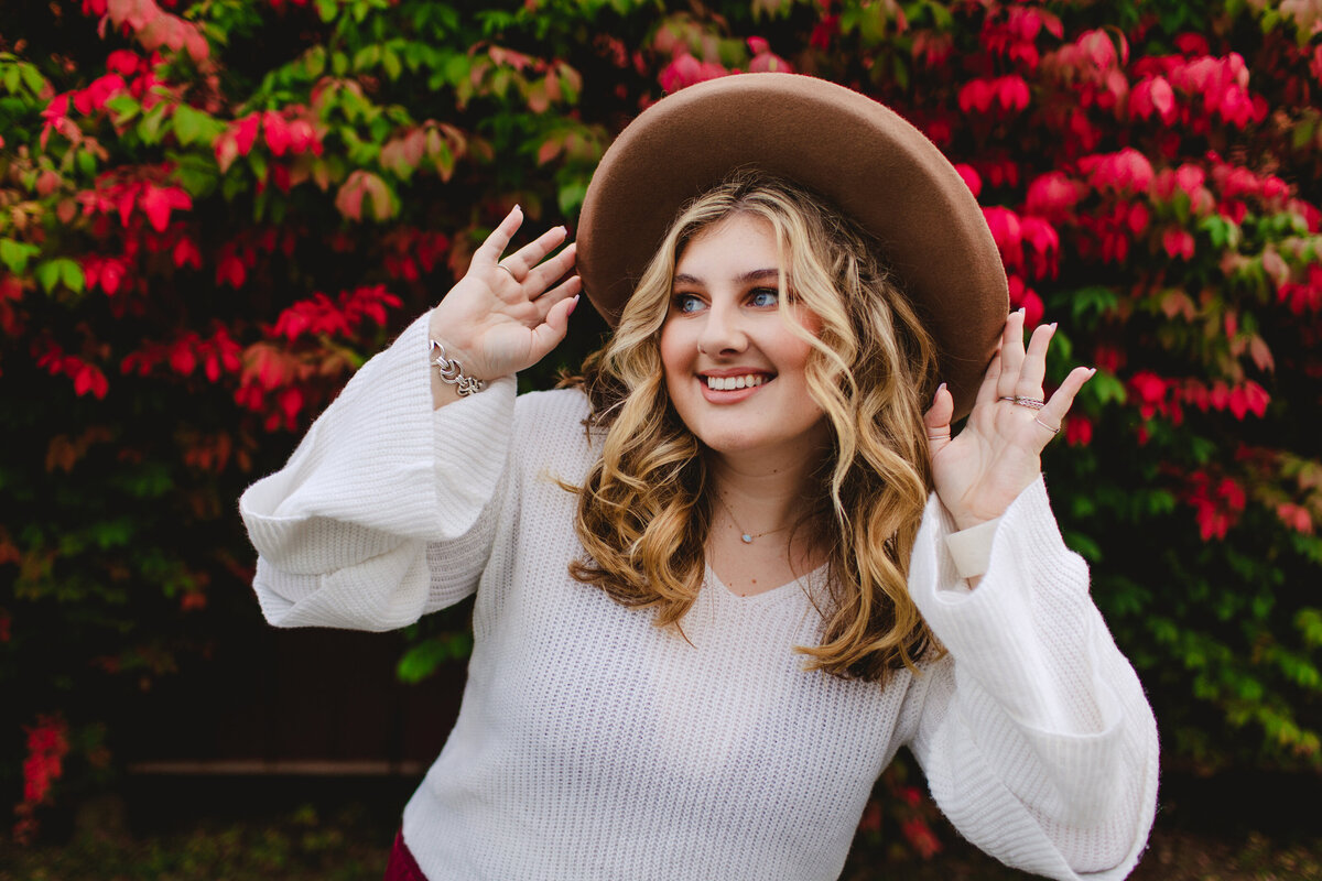 Dillsburg-Senior-Photographer-PA-Fall-Leaves-sweaters-hats