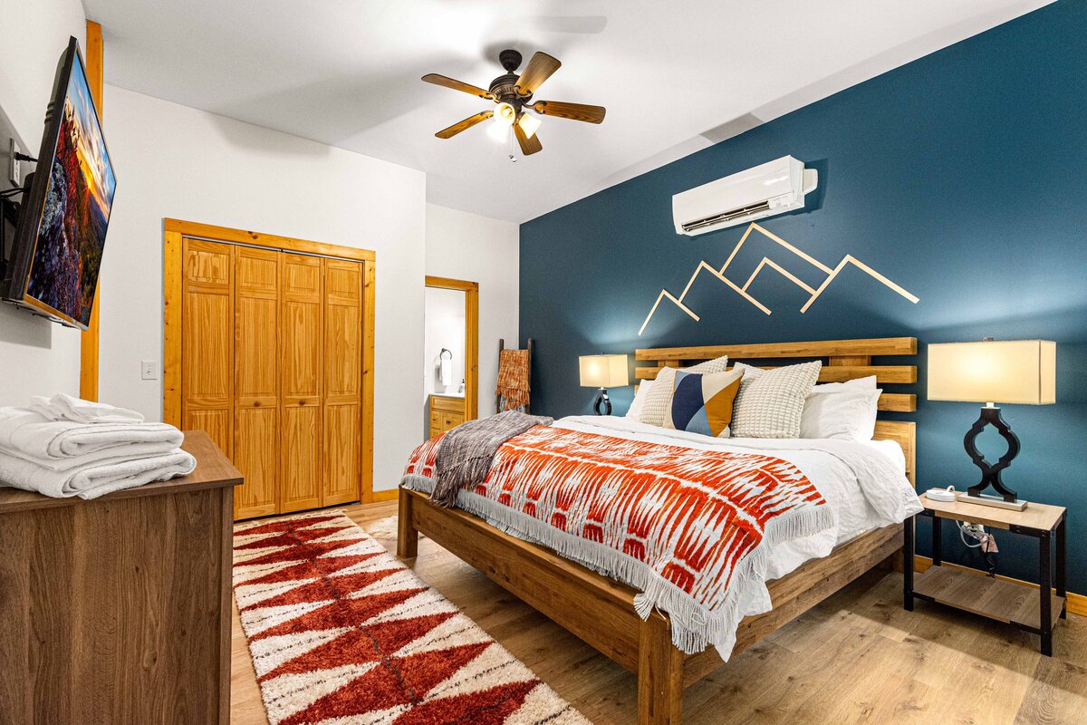 Downstairs Master Bed & Bath (1)