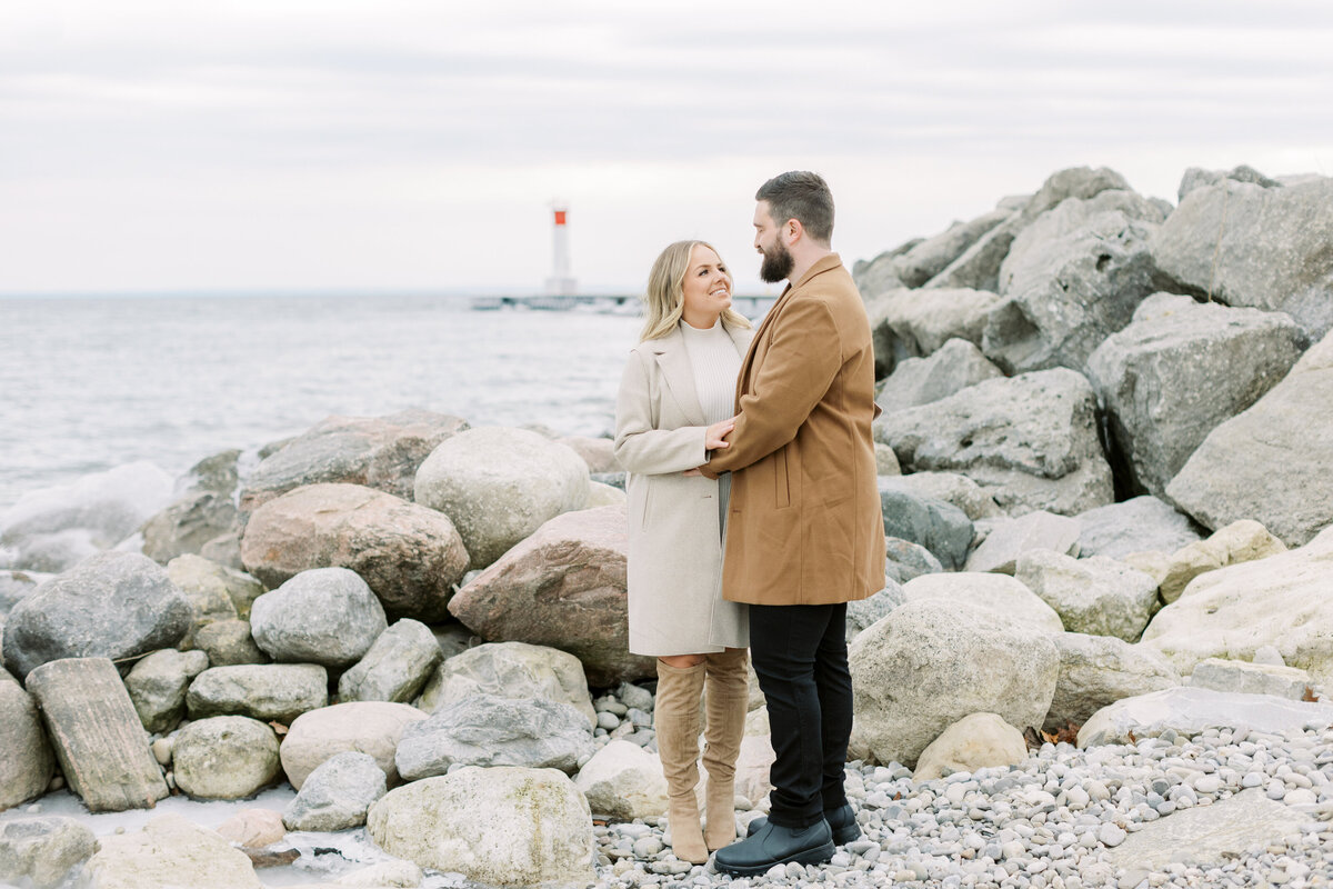 Oakville-Lake-House-Engagement_Toronto-Wedding-Photographer017