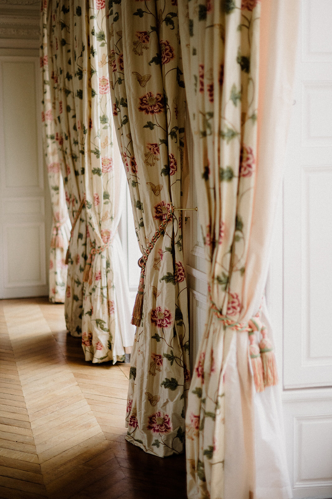 079France Chateau Luxury Elopement_Chateau de Courtomer Elopement_Adventure elopement photographer-5444
