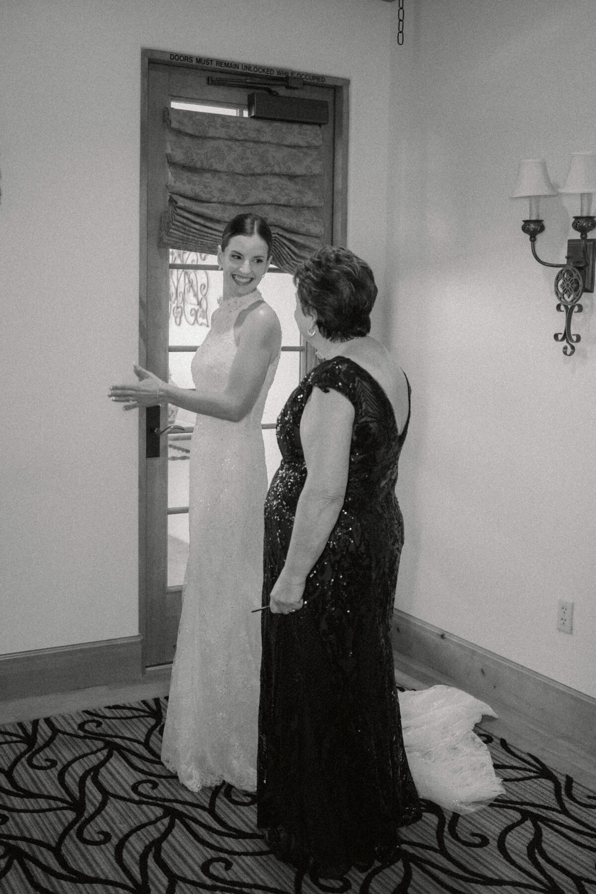 Sarah & Steven Wedding Sneak Peeks-8