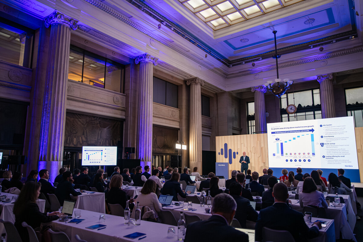 banking-conference-speaker-onstage-press-release-london-marc-james-photography-20